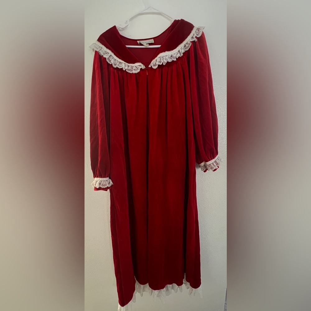 Vandemer Vintage “Mrs. Claus “ Red Nightgown Large